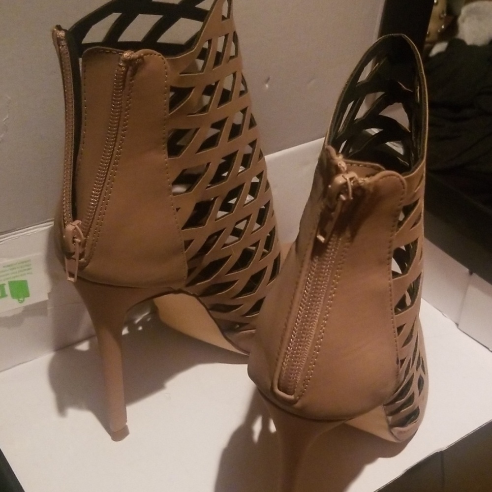 Heels - Picture 3 of 5